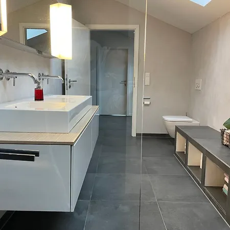 Modernes Holzhaus Im Skandinavischen Stil Mit Grossem Garten Und Sauna