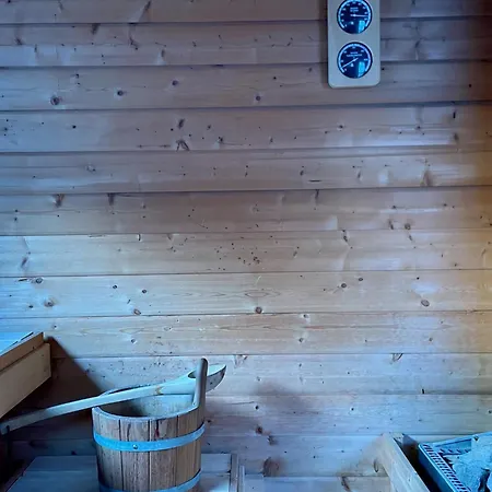 Hébergement de vacances Modernes Holzhaus Im Skandinavischen Stil Mit Grossem Garten Und Sauna *