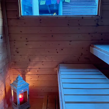 Modernes Holzhaus Im Skandinavischen Stil Mit Grossem Garten Und Sauna Hébergement de vacances *