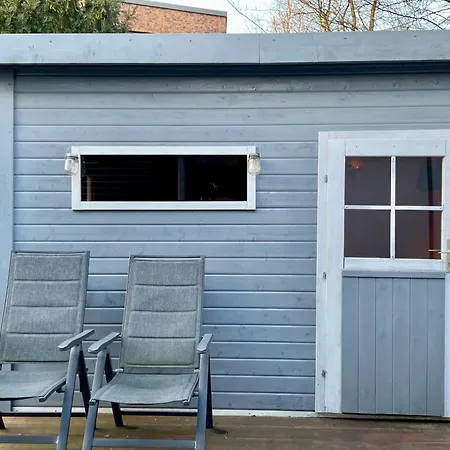 Hébergement de vacances Modernes Holzhaus Im Skandinavischen Stil Mit Grossem Garten Und Sauna