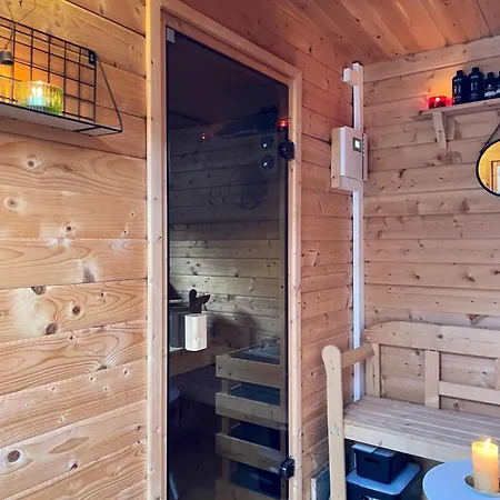 Modernes Holzhaus Im Skandinavischen Stil Mit Grossem Garten Und Sauna