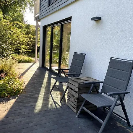 Modernes Holzhaus Im Skandinavischen Stil Mit Grossem Garten Und Sauna Hébergement de vacances Norderstedt