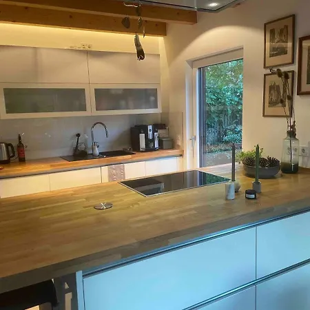 Modernes Holzhaus Im Skandinavischen Stil Mit Grossem Garten Und Sauna