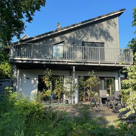 Modernes Holzhaus Im Skandinavischen Stil Mit Grossem Garten Und Sauna Hébergement de vacances *